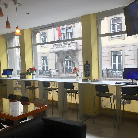 Golden Tram 242 Suites & Hostel-2